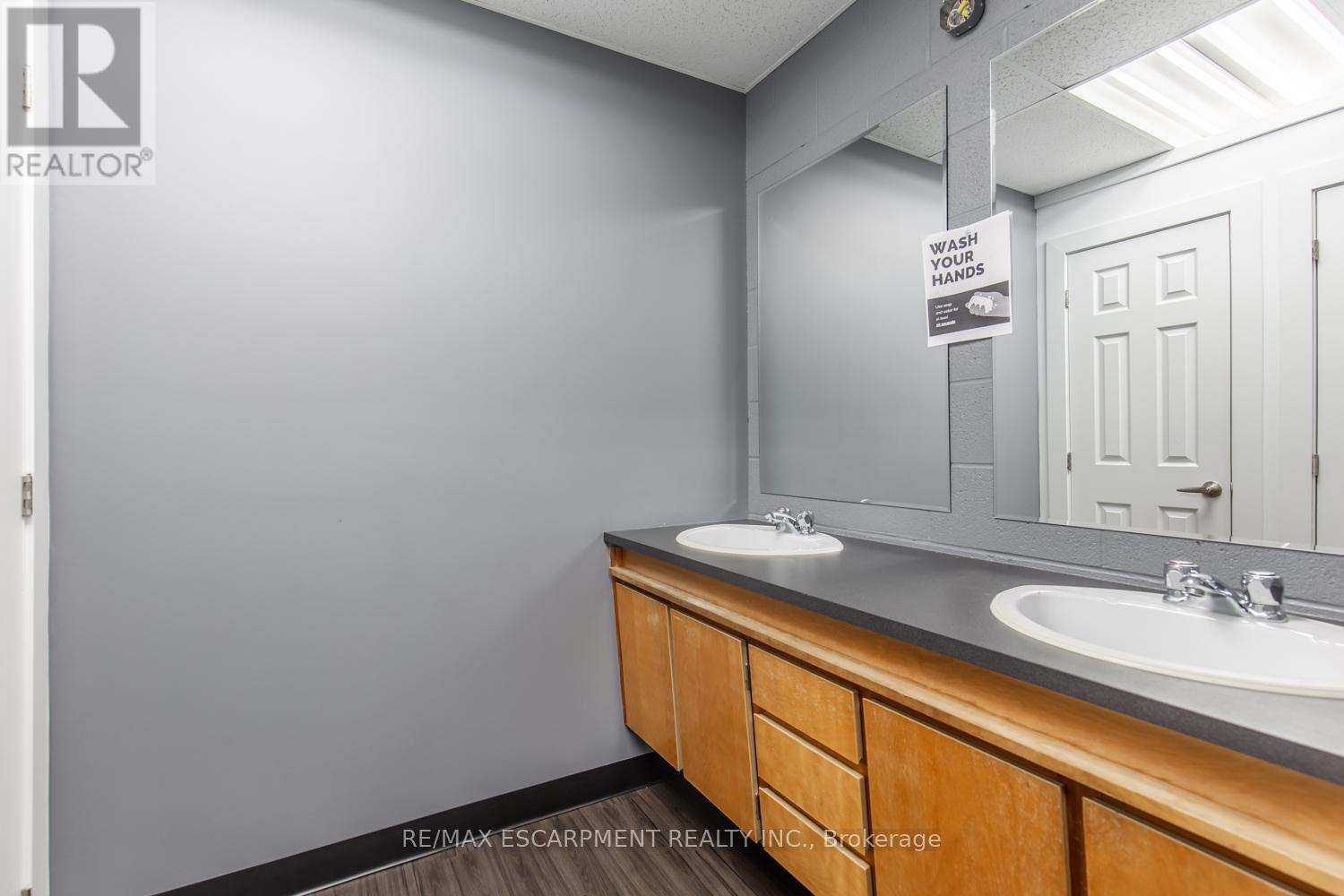 176 Mary Street, Hamilton, Ontario  L8L 4V8 - Photo 44 - X12032167