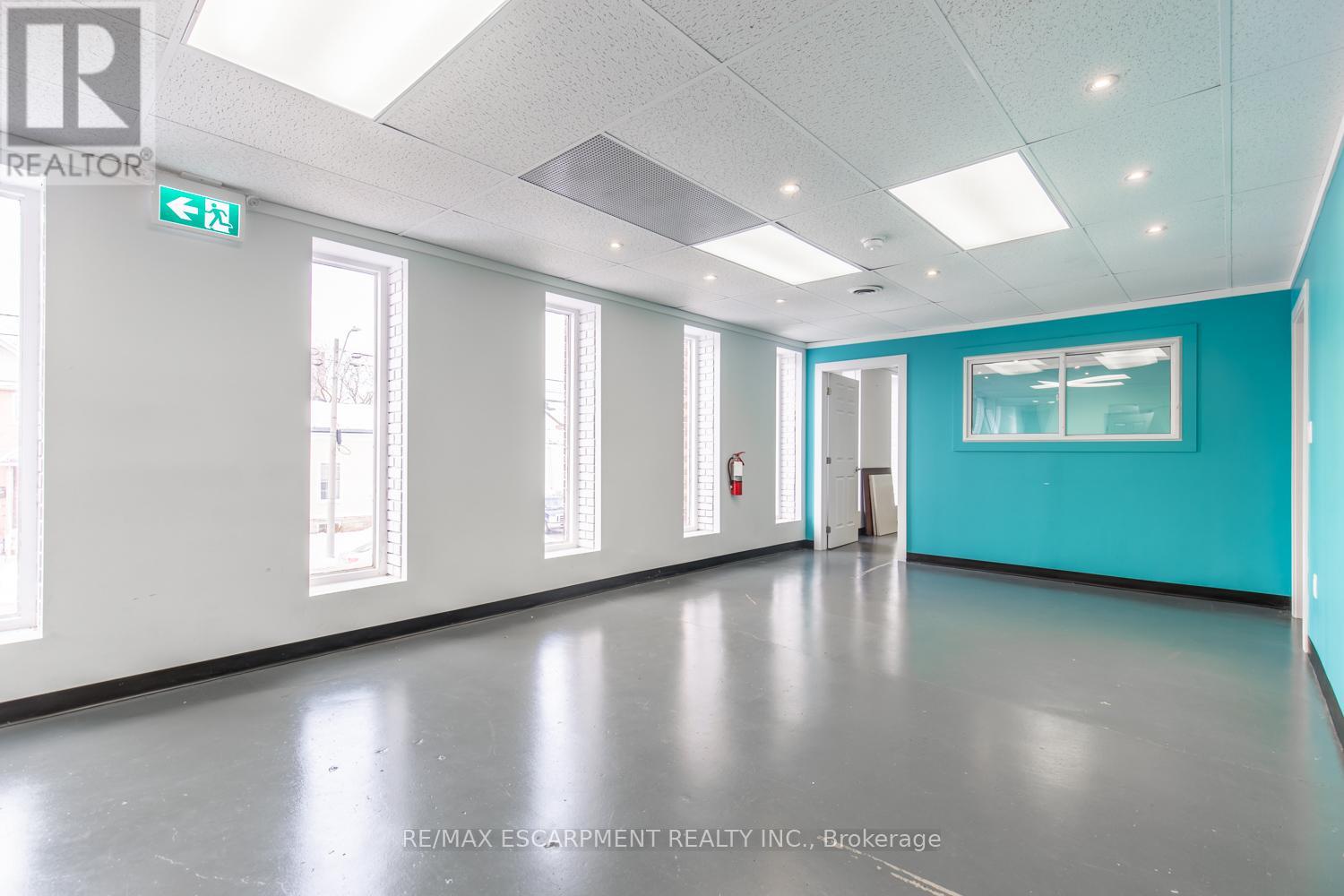 176 Mary Street, Hamilton, Ontario  L8L 4V8 - Photo 7 - X12032167