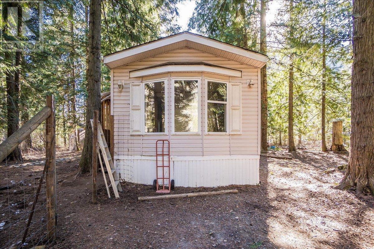 8751 Highway 6, Salmo, British Columbia