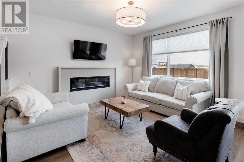 324 Fireside Way, Cochrane, Alberta  T4C 3A9 - Photo 3 - A2195817