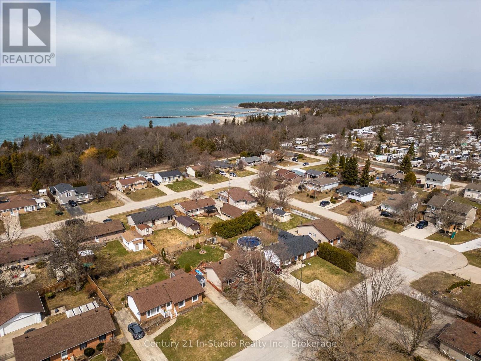 484 Wales Drive, Saugeen Shores, Ontario  N0H 2C1 - Photo 11 - X12098639