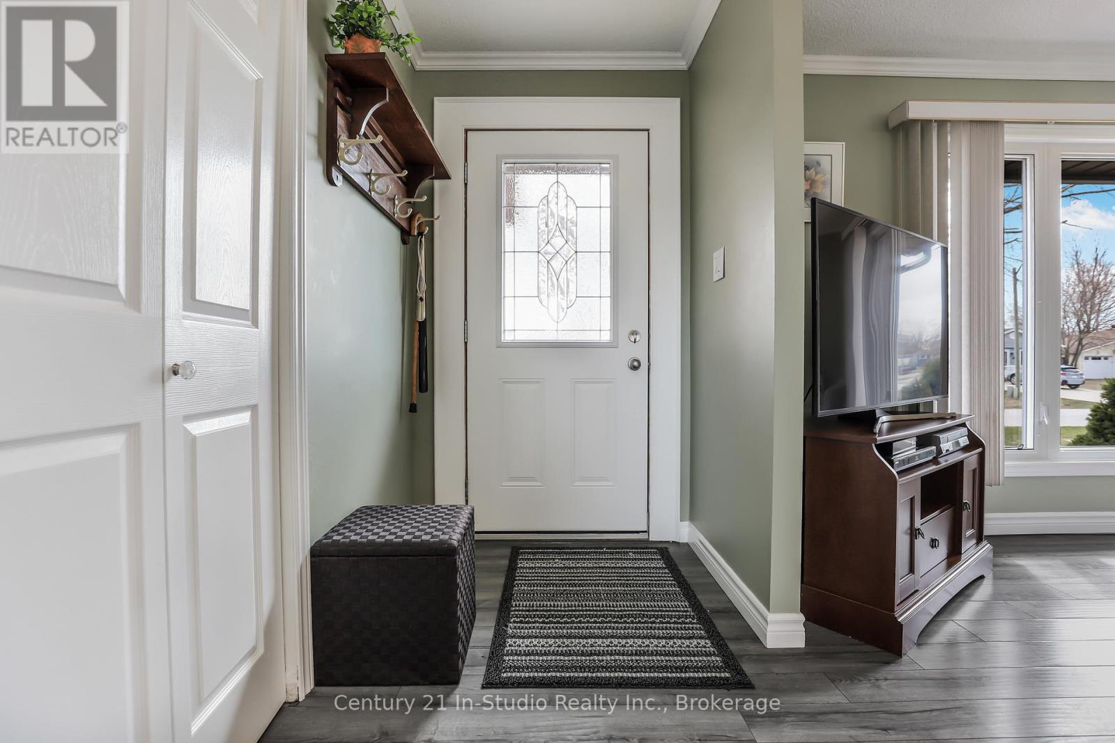 484 Wales Drive, Saugeen Shores, Ontario  N0H 2C1 - Photo 12 - X12098639