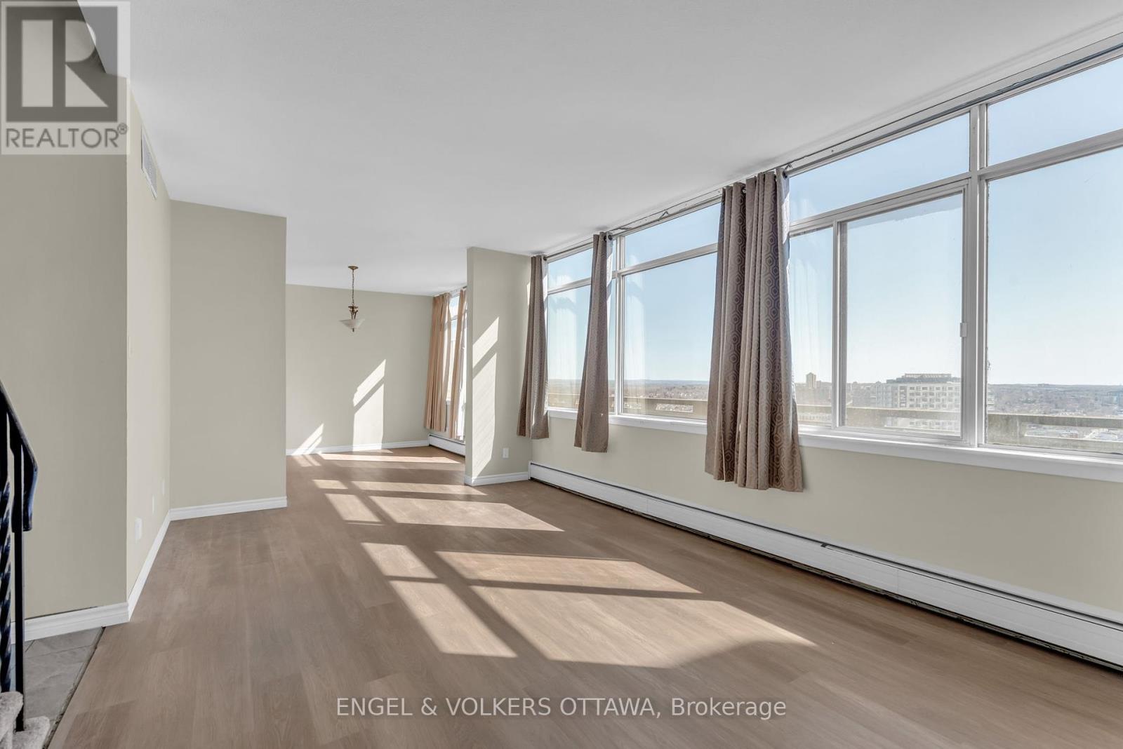 2404 - 400 Stewart Street, Ottawa, Ontario  K1N 6L2 - Photo 12 - X12098528