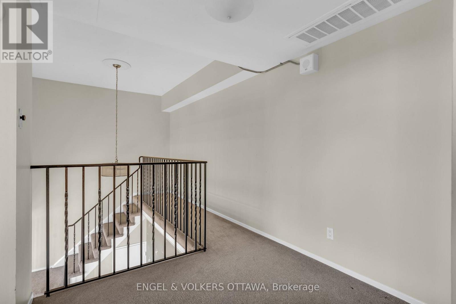 2404 - 400 Stewart Street, Ottawa, Ontario  K1N 6L2 - Photo 13 - X12098528