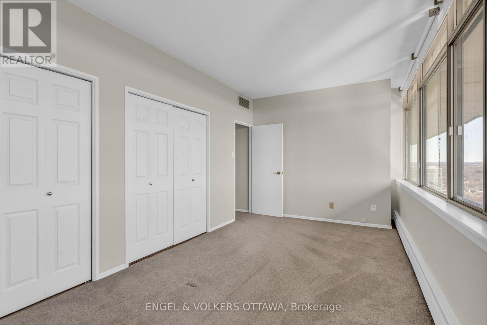 2404 - 400 Stewart Street, Ottawa, Ontario  K1N 6L2 - Photo 15 - X12098528