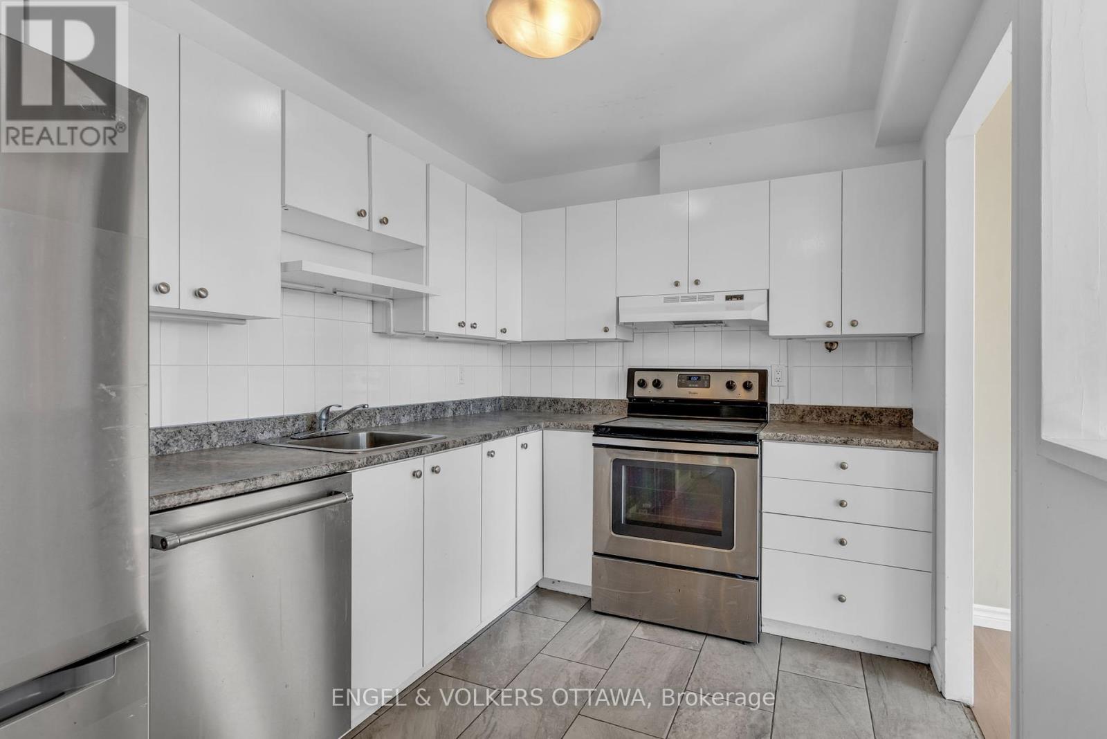2404 - 400 Stewart Street, Ottawa, Ontario  K1N 6L2 - Photo 5 - X12098528