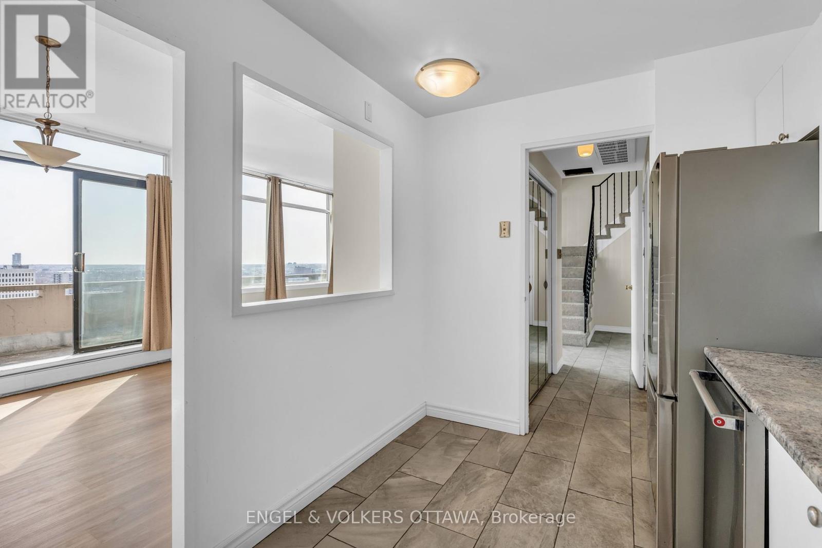 2404 - 400 Stewart Street, Ottawa, Ontario  K1N 6L2 - Photo 7 - X12098528