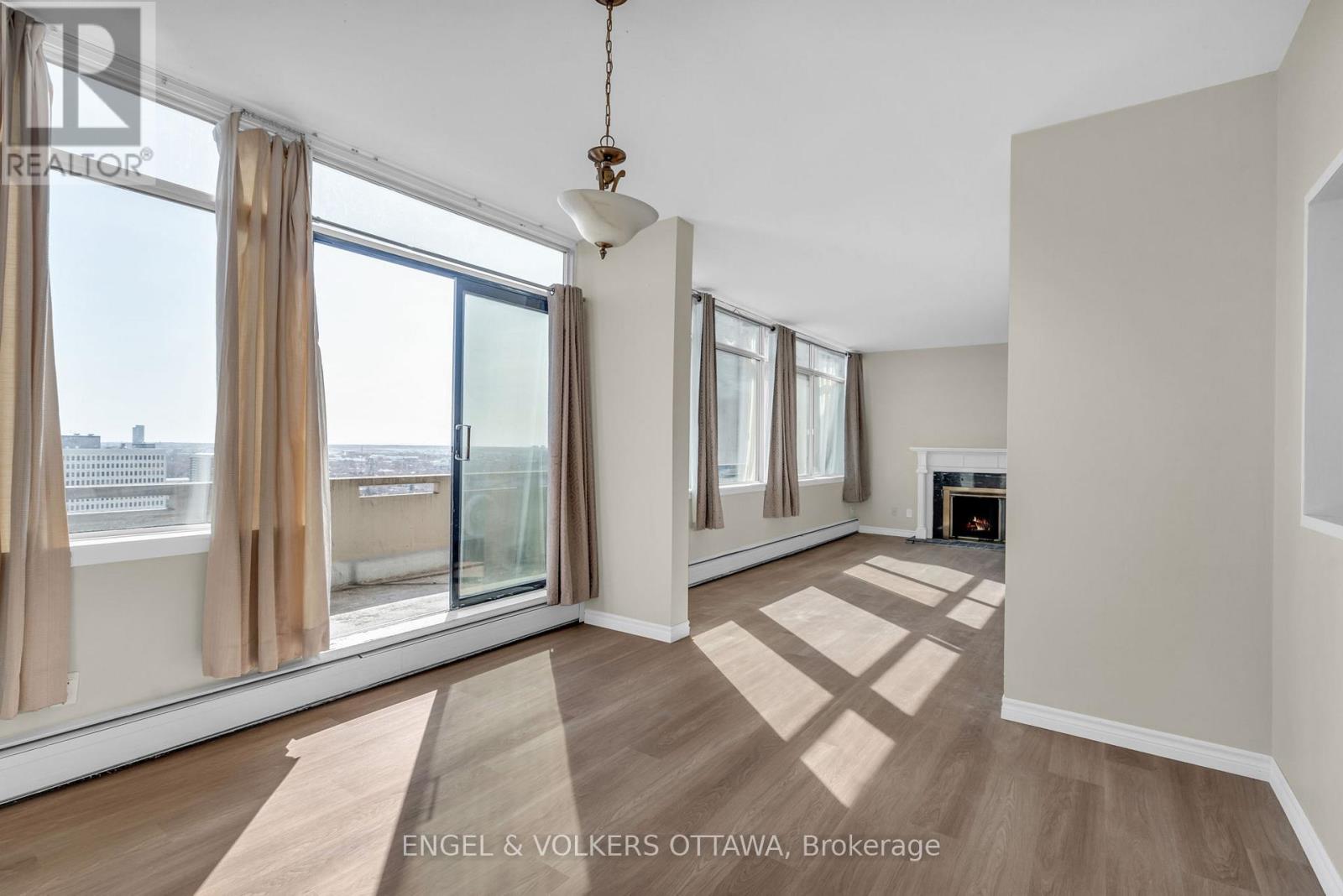 2404 - 400 Stewart Street, Ottawa, Ontario  K1N 6L2 - Photo 8 - X12098528