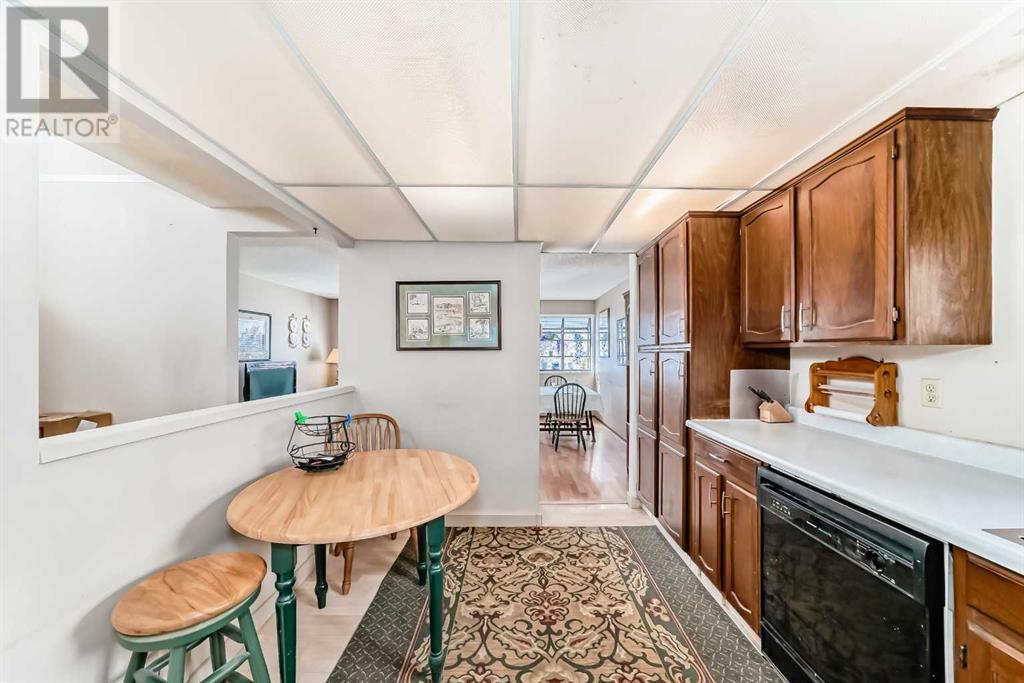 Property at 9 Strathcona Crescent SW image 5