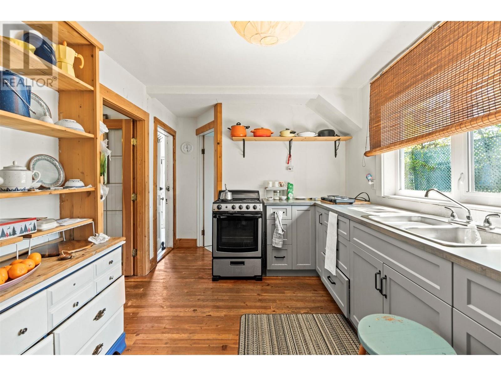 Property at 4107 34 Street image 3