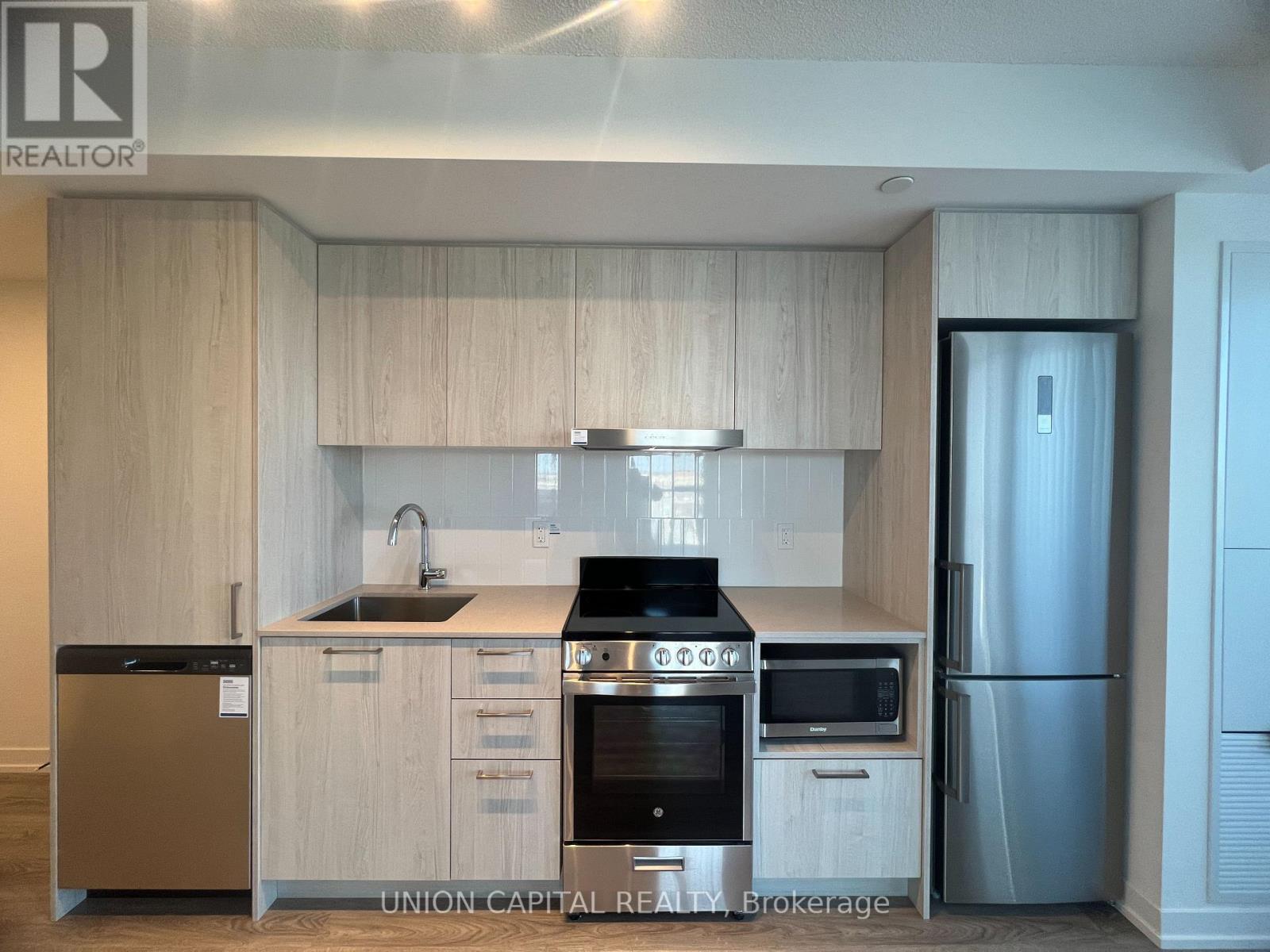 1011 - 195 COMMERCE STREET, Vaughan, Ontario