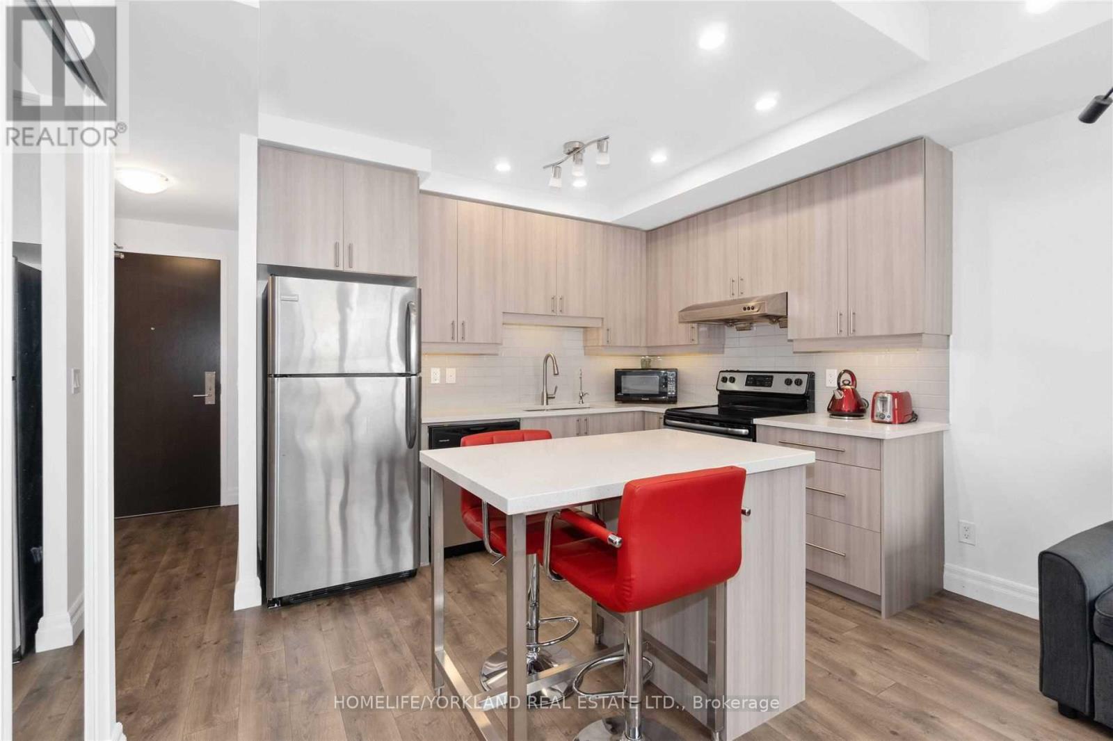 601 - 8130 Birchmount Road, Markham, Ontario  L6G 0E4 - Photo 4 - N12098576