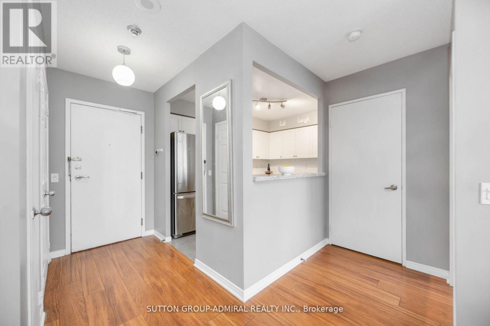 412 - 81 Townsgate Drive, Vaughan, Ontario  L4J 8E6 - Photo 3 - N12098590