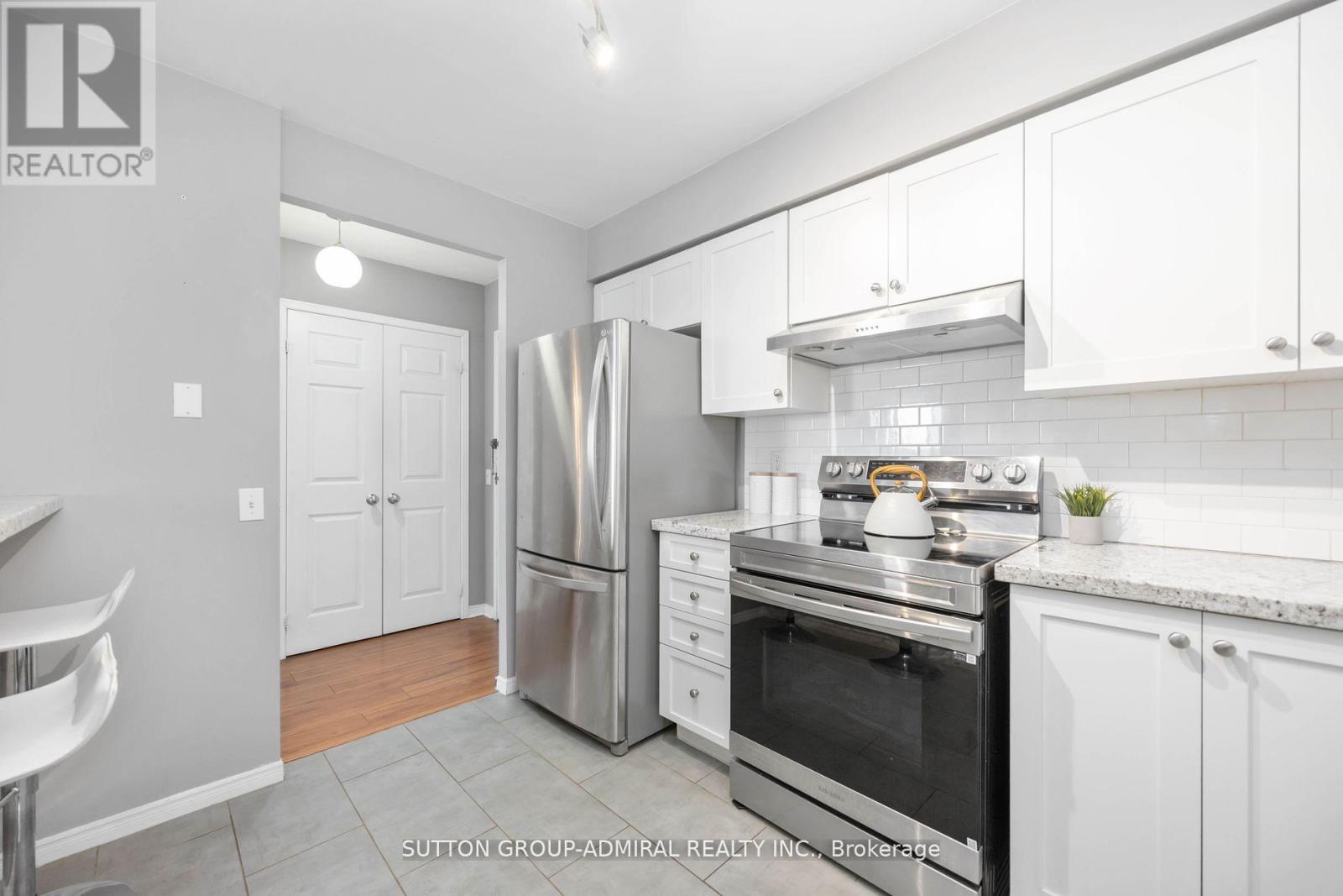 412 - 81 Townsgate Drive, Vaughan, Ontario  L4J 8E6 - Photo 8 - N12098590