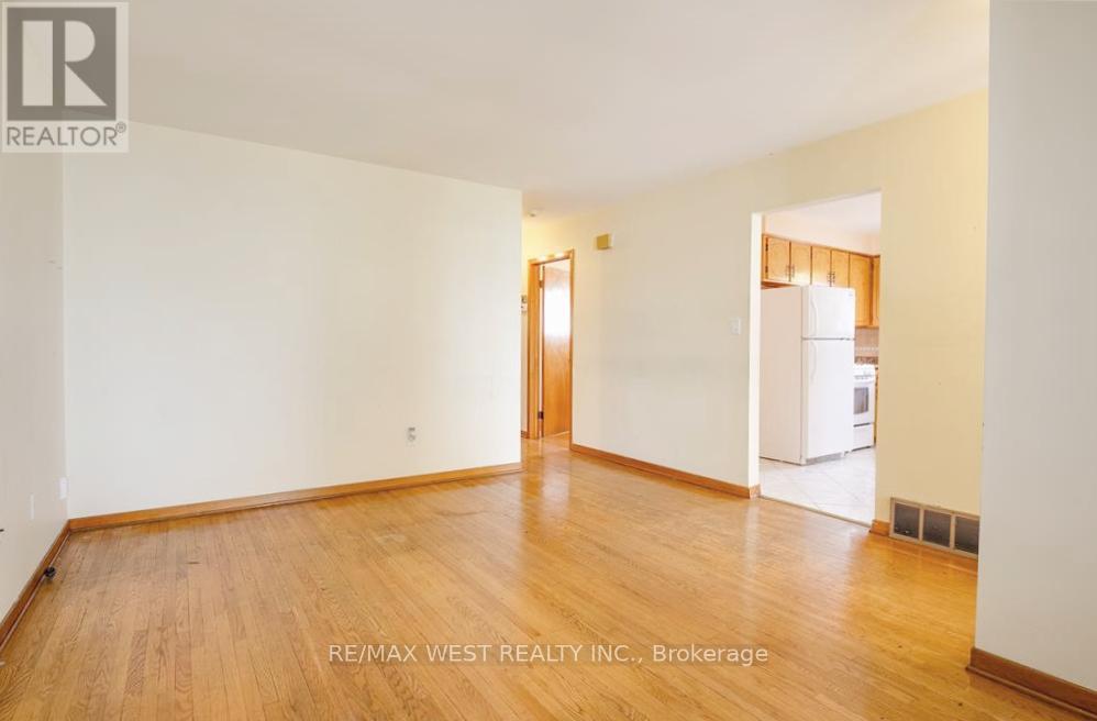 1635 Riverside Drive W, Windsor, Ontario  N9B 1A5 - Photo 10 - X12086316