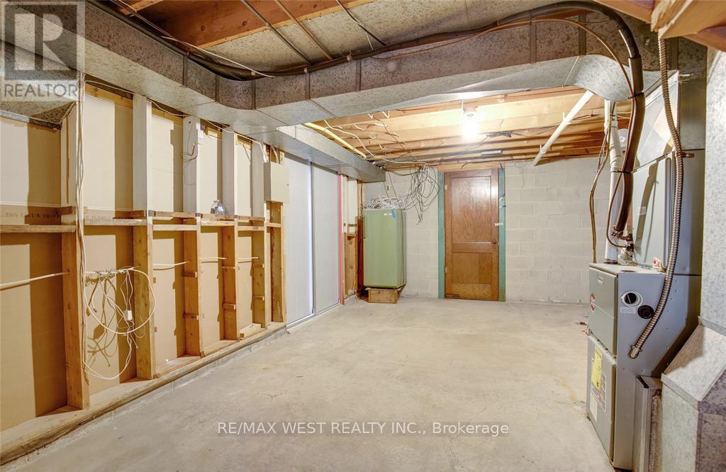 1635 Riverside Drive W, Windsor, Ontario  N9B 1A5 - Photo 39 - X12086316