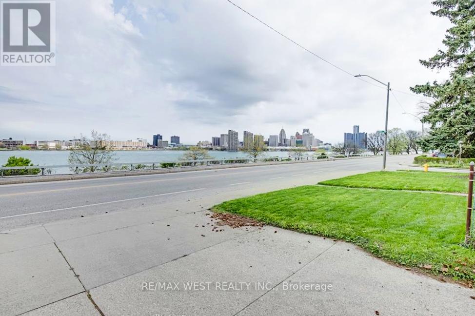 Property at 1635 RIVERSIDE DRIVE W image 3