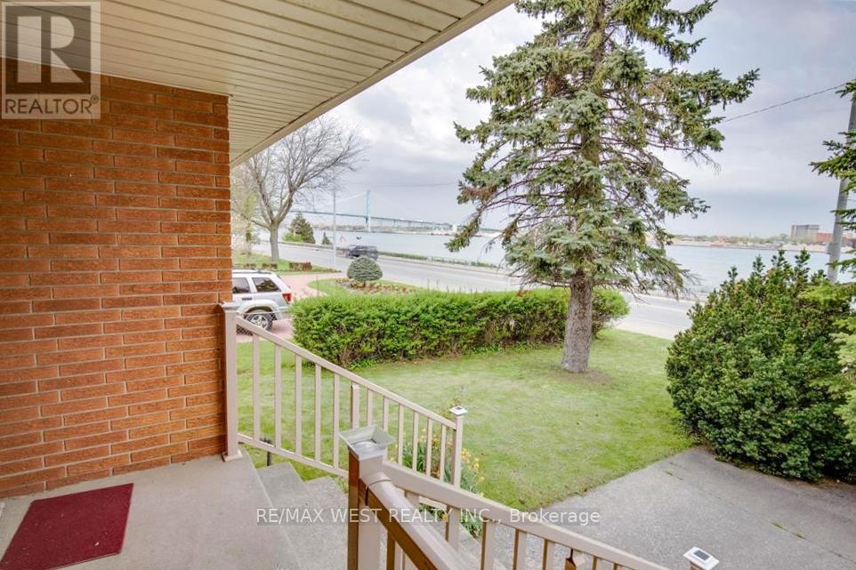 Property at 1635 RIVERSIDE DRIVE W image 4