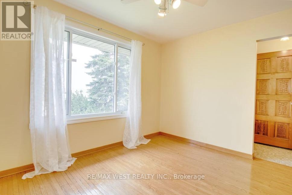 1635 Riverside Drive W, Windsor, Ontario  N9B 1A5 - Photo 8 - X12086316