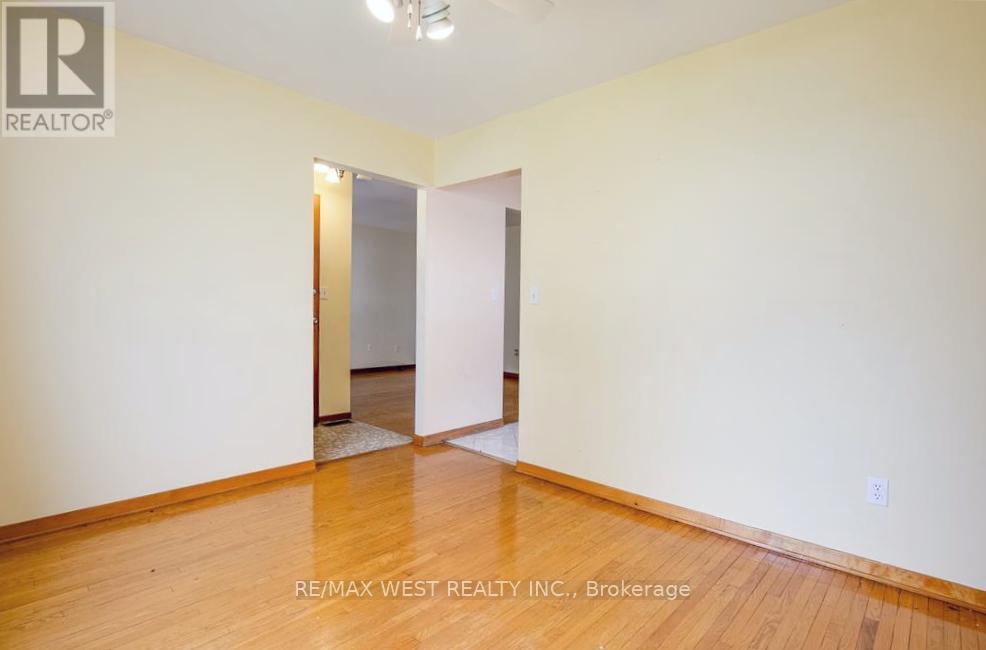 1635 Riverside Drive W, Windsor, Ontario  N9B 1A5 - Photo 9 - X12086316