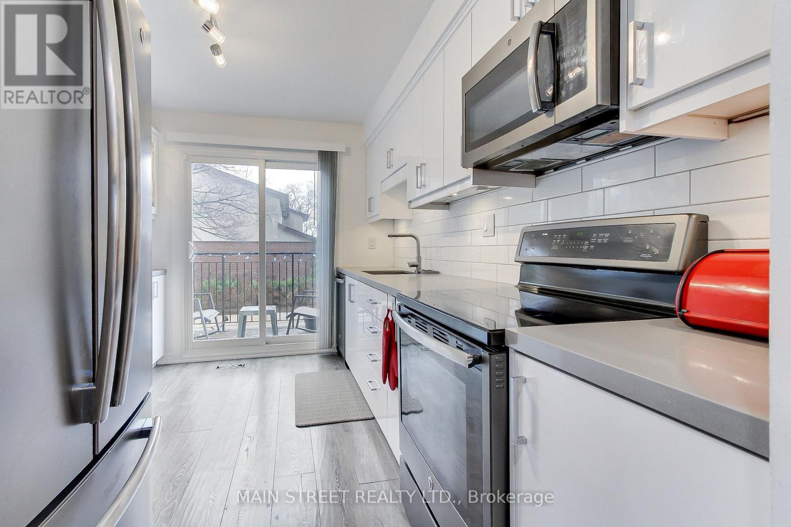 18 - 725 Vermouth Avenue, Mississauga, Ontario  L5A 3X5 - Photo 6 - W12098515