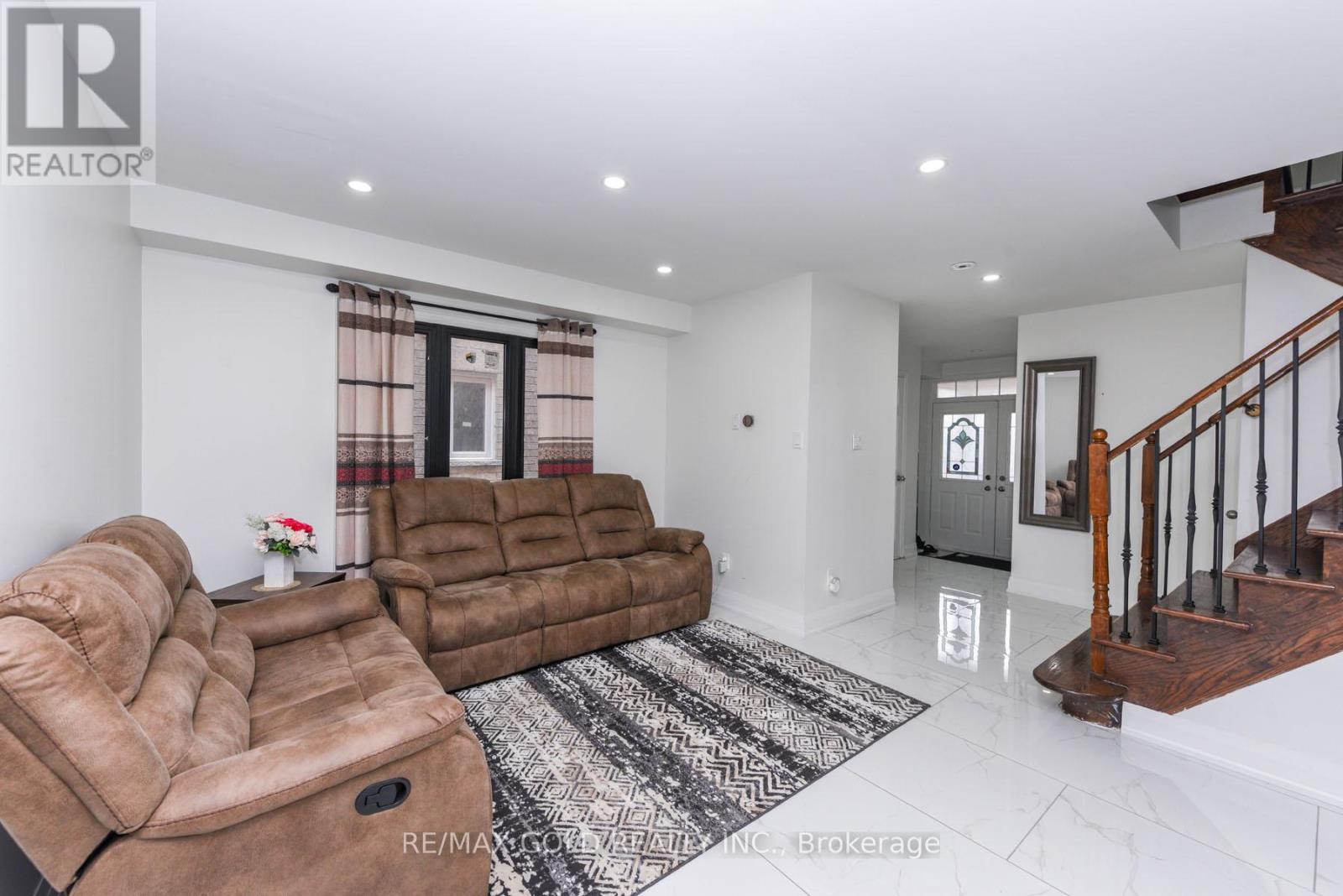 17 Penguin Lane, Brampton, Ontario  L6R 2C1 - Photo 10 - W12098618