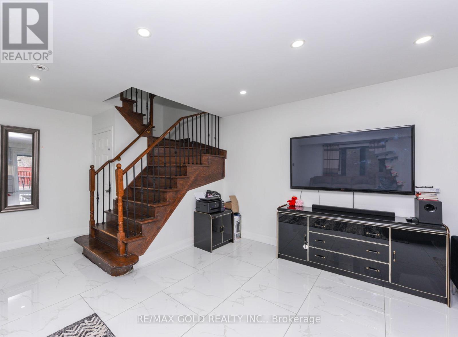 17 Penguin Lane, Brampton, Ontario  L6R 2C1 - Photo 11 - W12098618