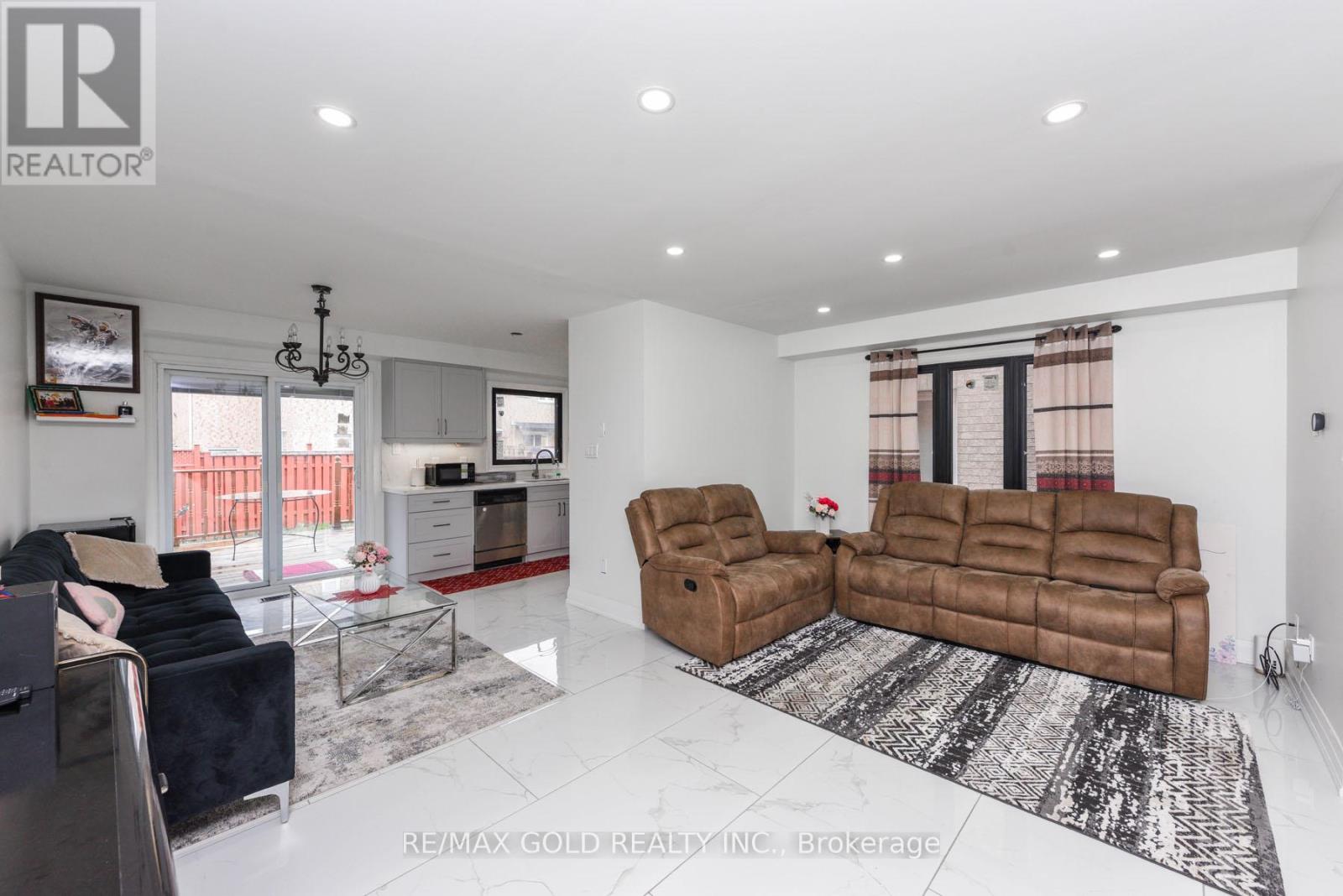 17 Penguin Lane, Brampton, Ontario  L6R 2C1 - Photo 12 - W12098618