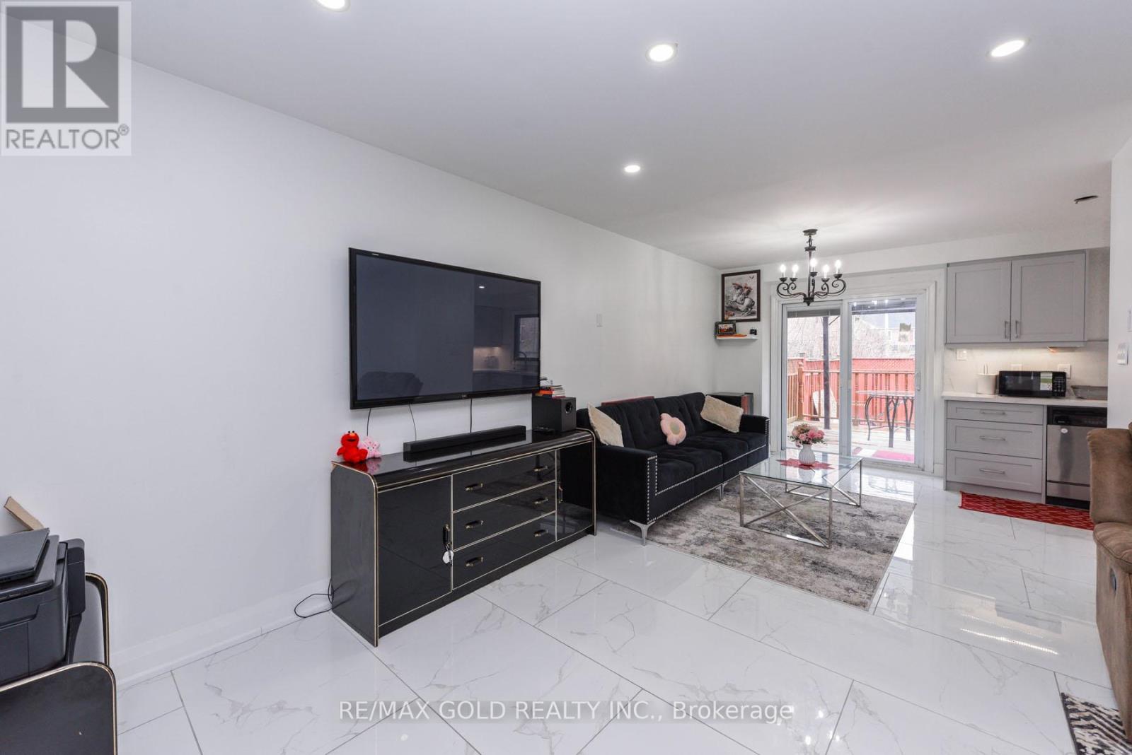 17 Penguin Lane, Brampton, Ontario  L6R 2C1 - Photo 13 - W12098618