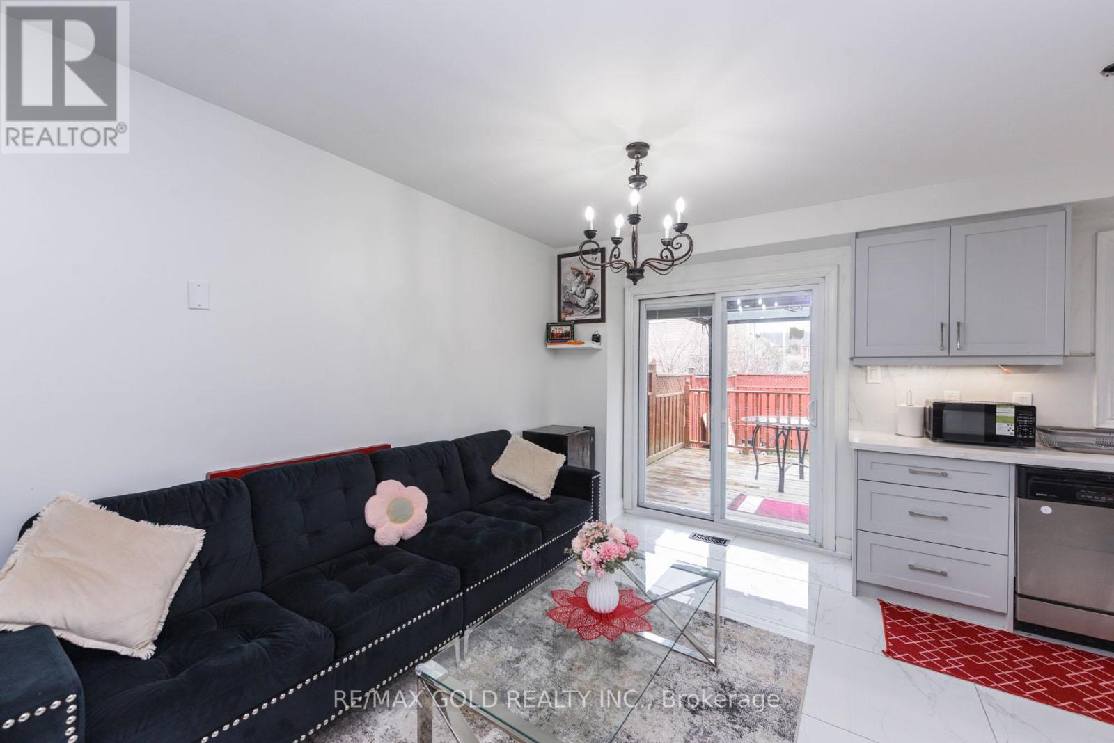 17 Penguin Lane, Brampton, Ontario  L6R 2C1 - Photo 14 - W12098618