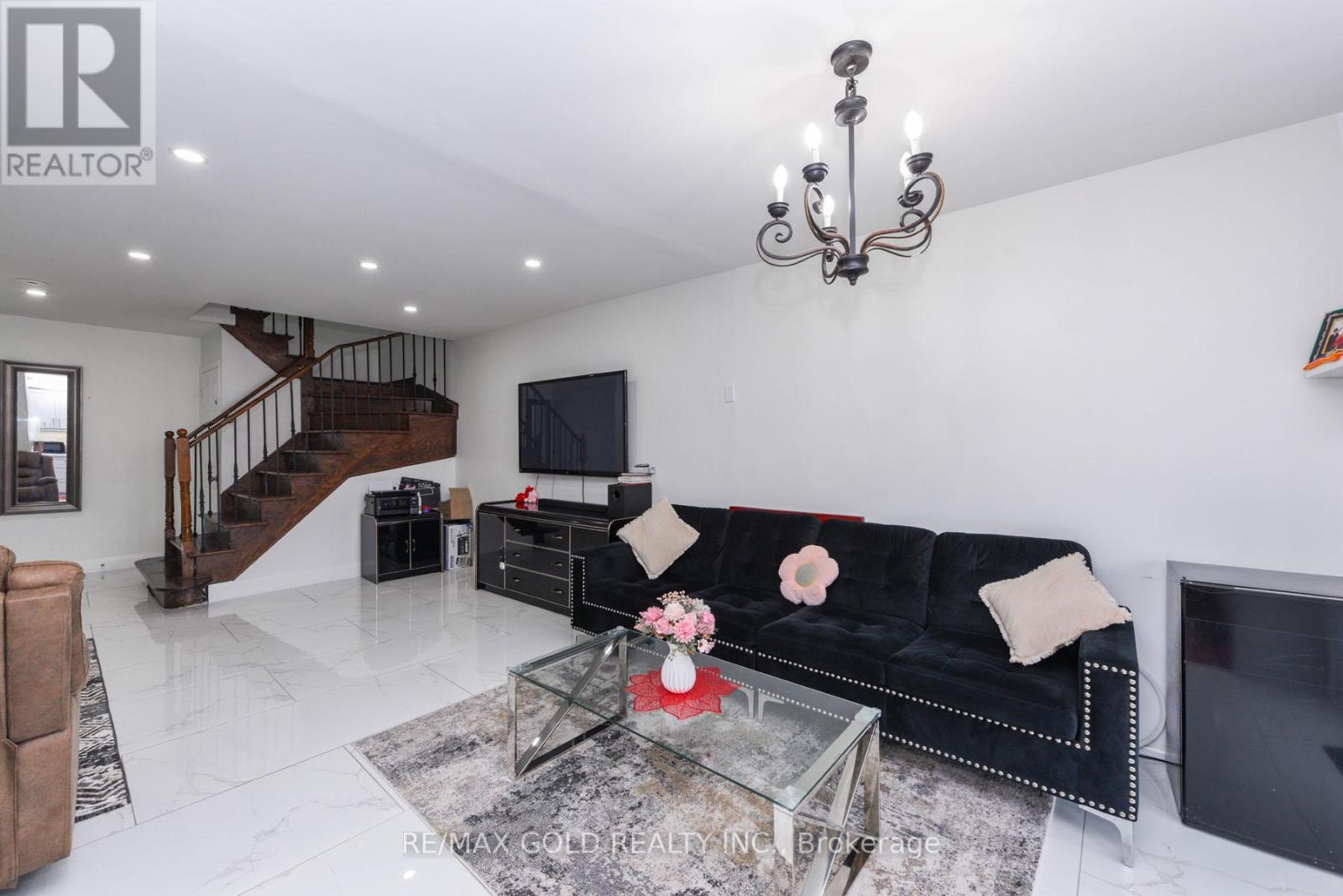 17 Penguin Lane, Brampton, Ontario  L6R 2C1 - Photo 15 - W12098618