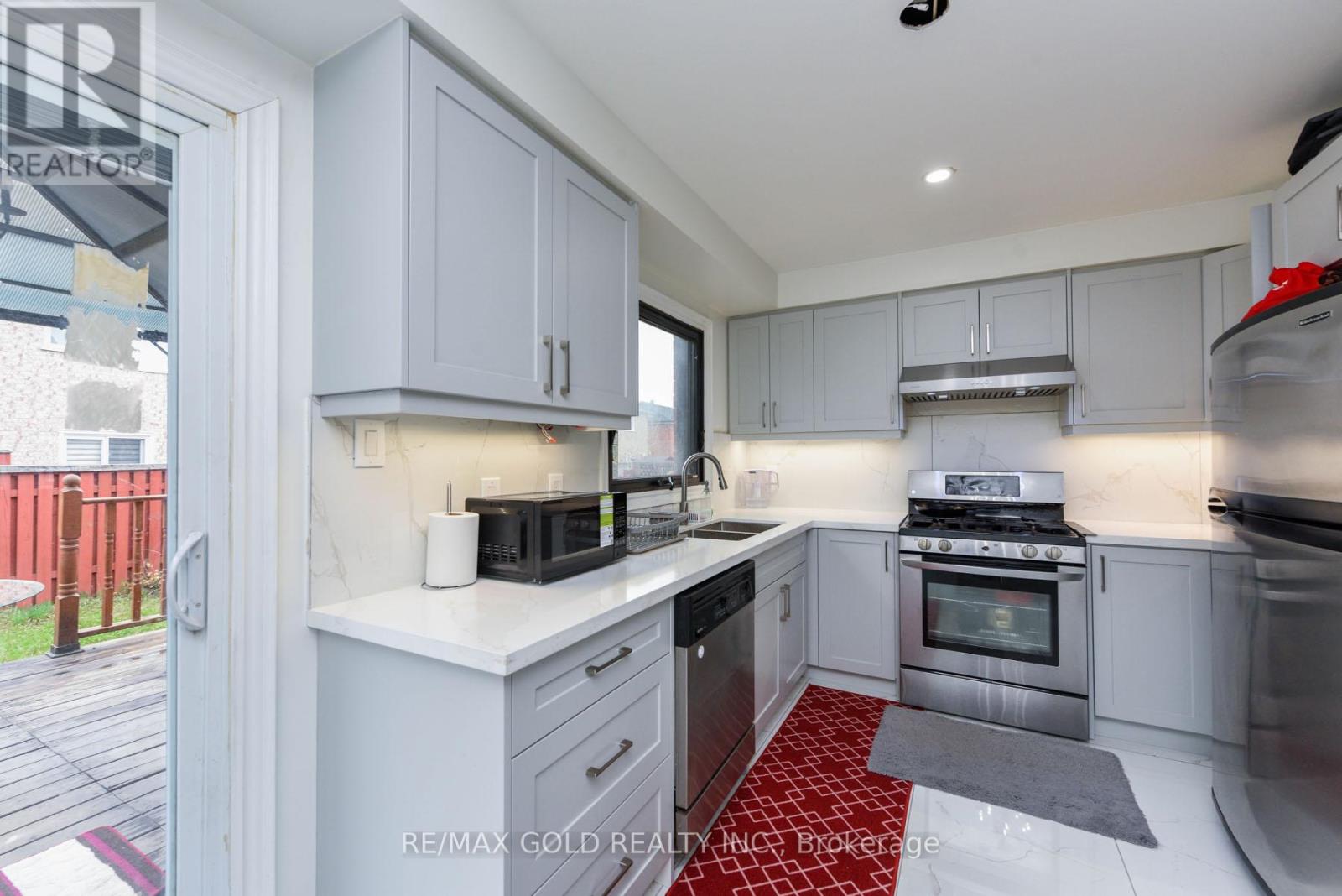 17 Penguin Lane, Brampton, Ontario  L6R 2C1 - Photo 16 - W12098618