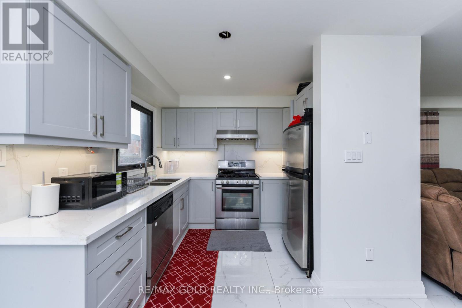 17 Penguin Lane, Brampton, Ontario  L6R 2C1 - Photo 18 - W12098618