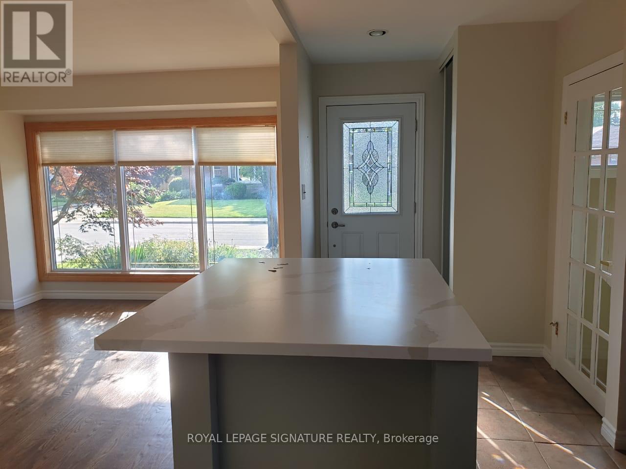 207 West 33rd St Street, Hamilton, Ontario  L9C 5J4 - Photo 6 - X12098574