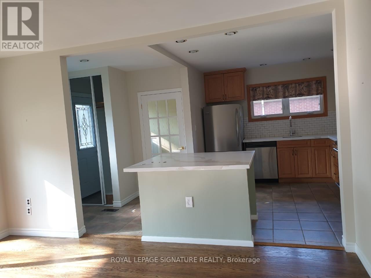 207 West 33rd St Street, Hamilton, Ontario  L9C 5J4 - Photo 9 - X12098574