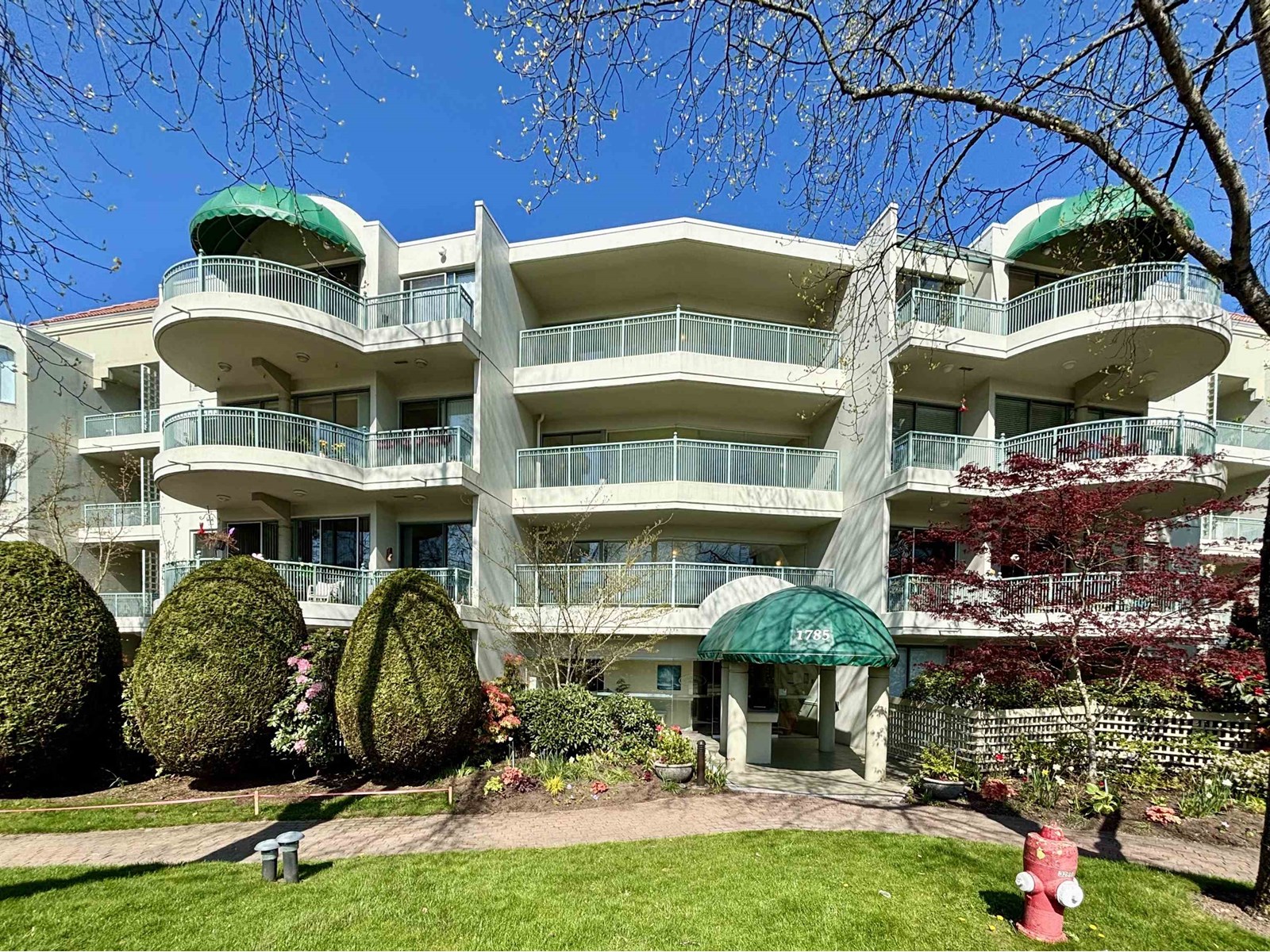 102 1785 MARTIN DRIVE, surrey, British Columbia V4A9T5