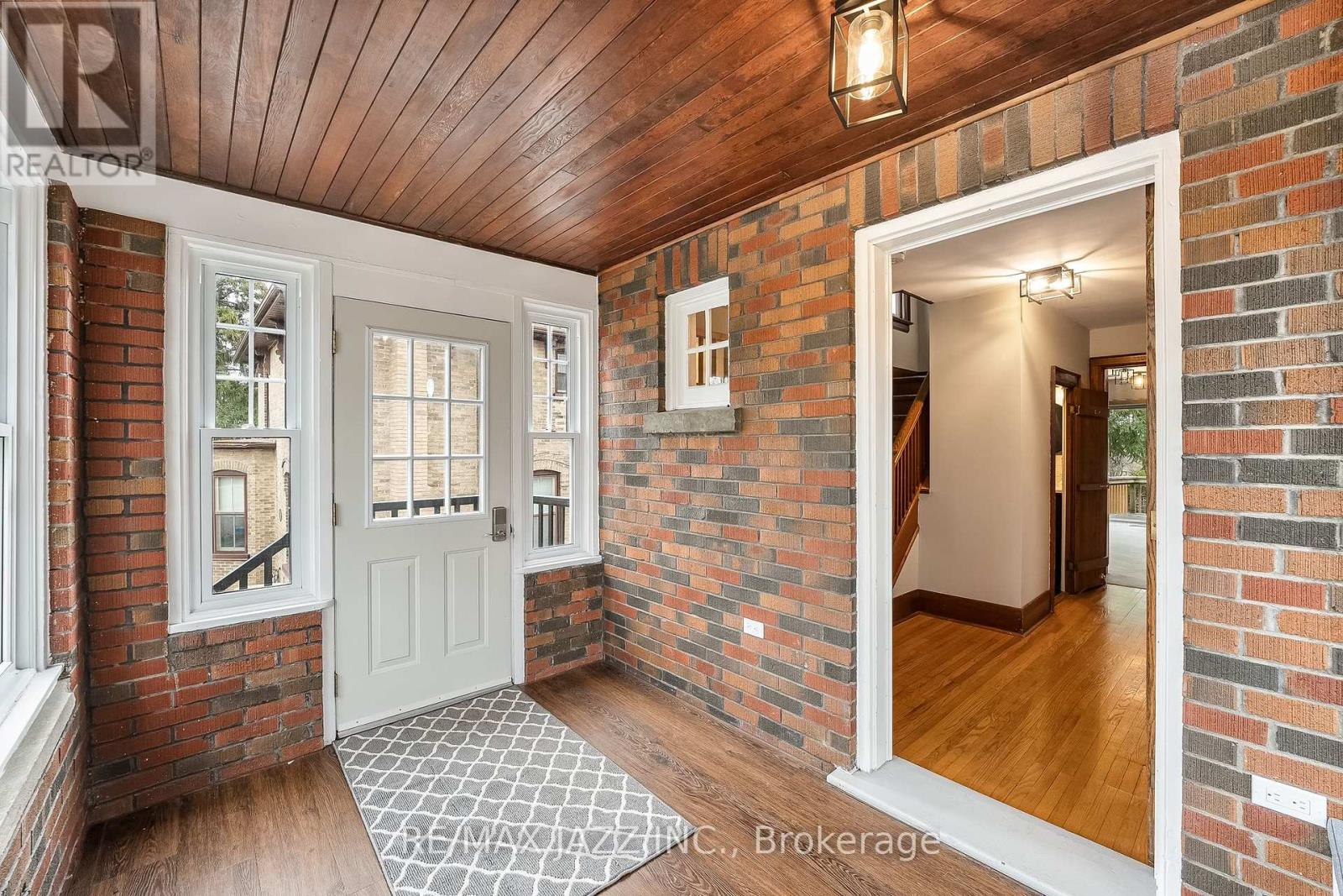 Property at 394 QUEEN STREET image 4