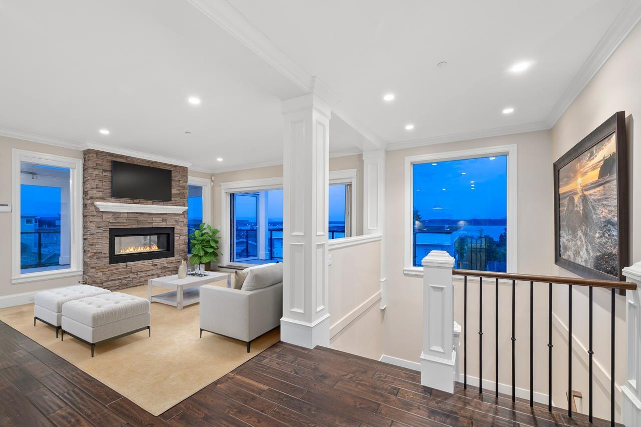 Property at 1030 LEE STREET image 4