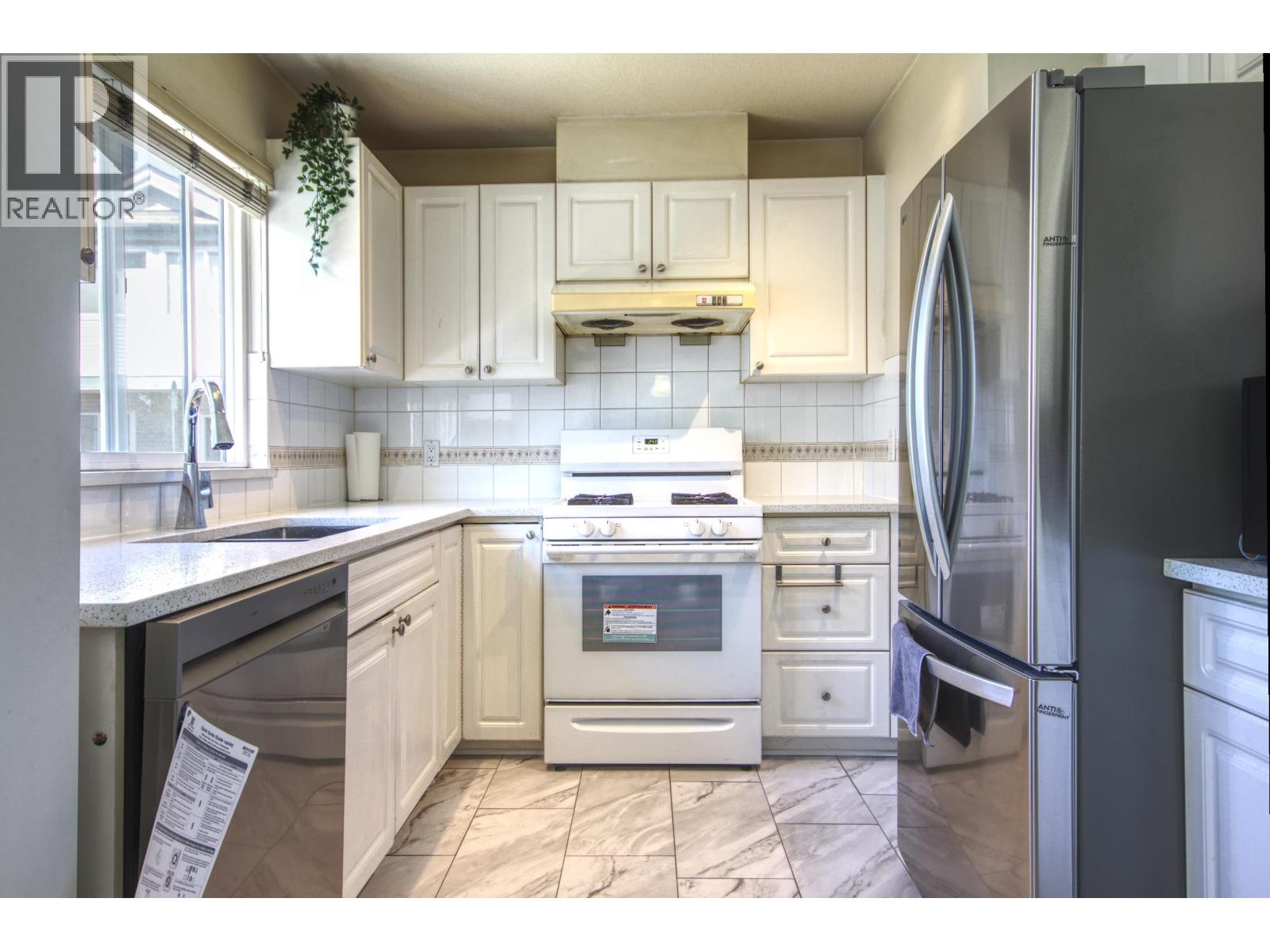 44 22800 WINDSOR COURT, richmond, British Columbia V6V2X6