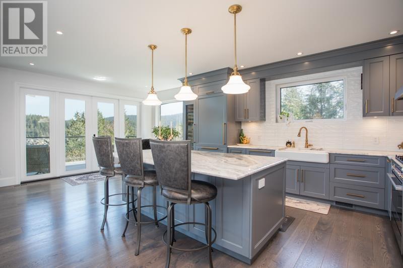 1812 Cardinal Crescent, North Vancouver, British Columbia  V7G 1Y2 - Photo 6 - R2993269