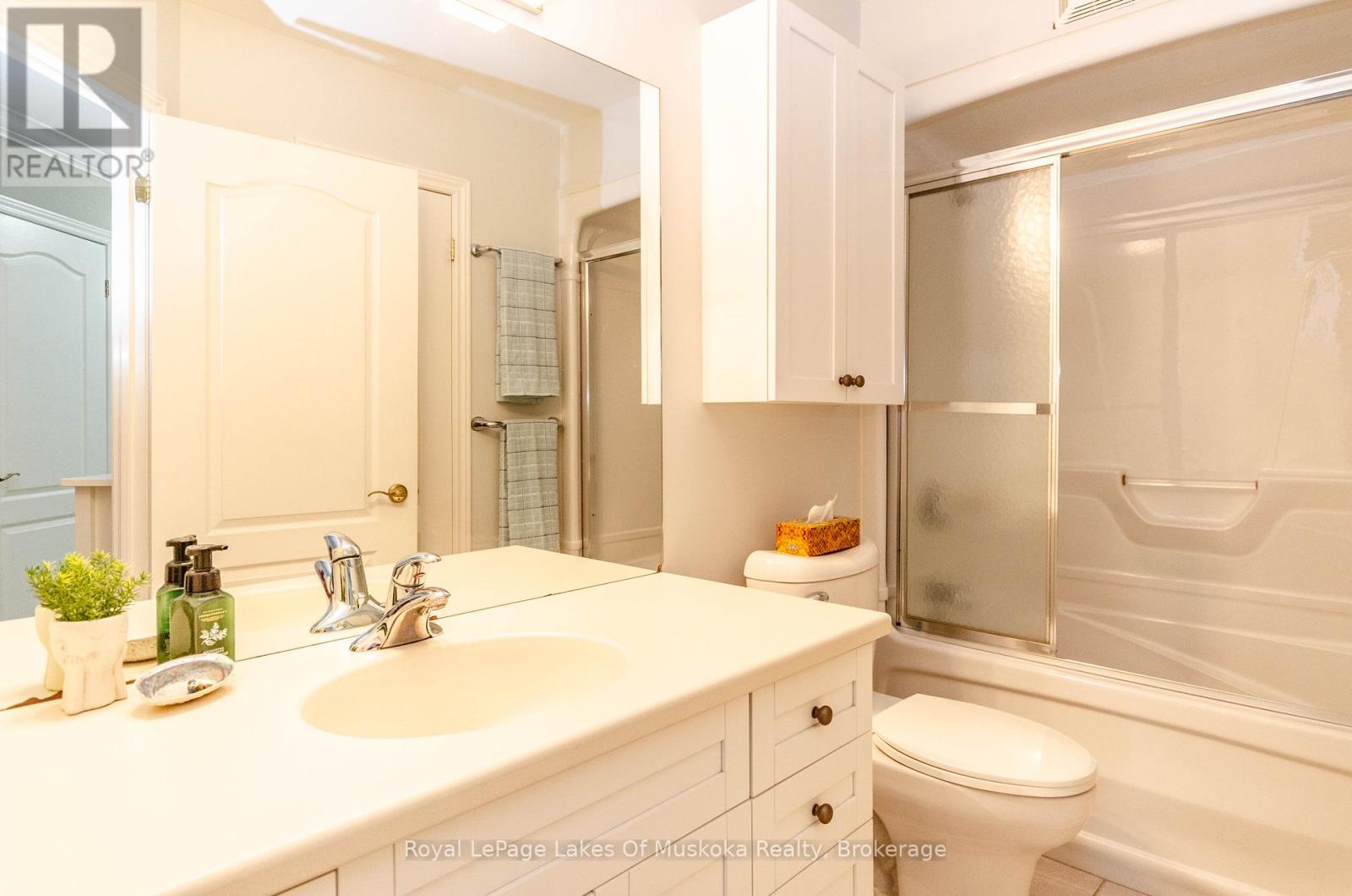 201 - 24 Ontario Street, Bracebridge, Ontario  P1L 2H5 - Photo 16 - X12096298