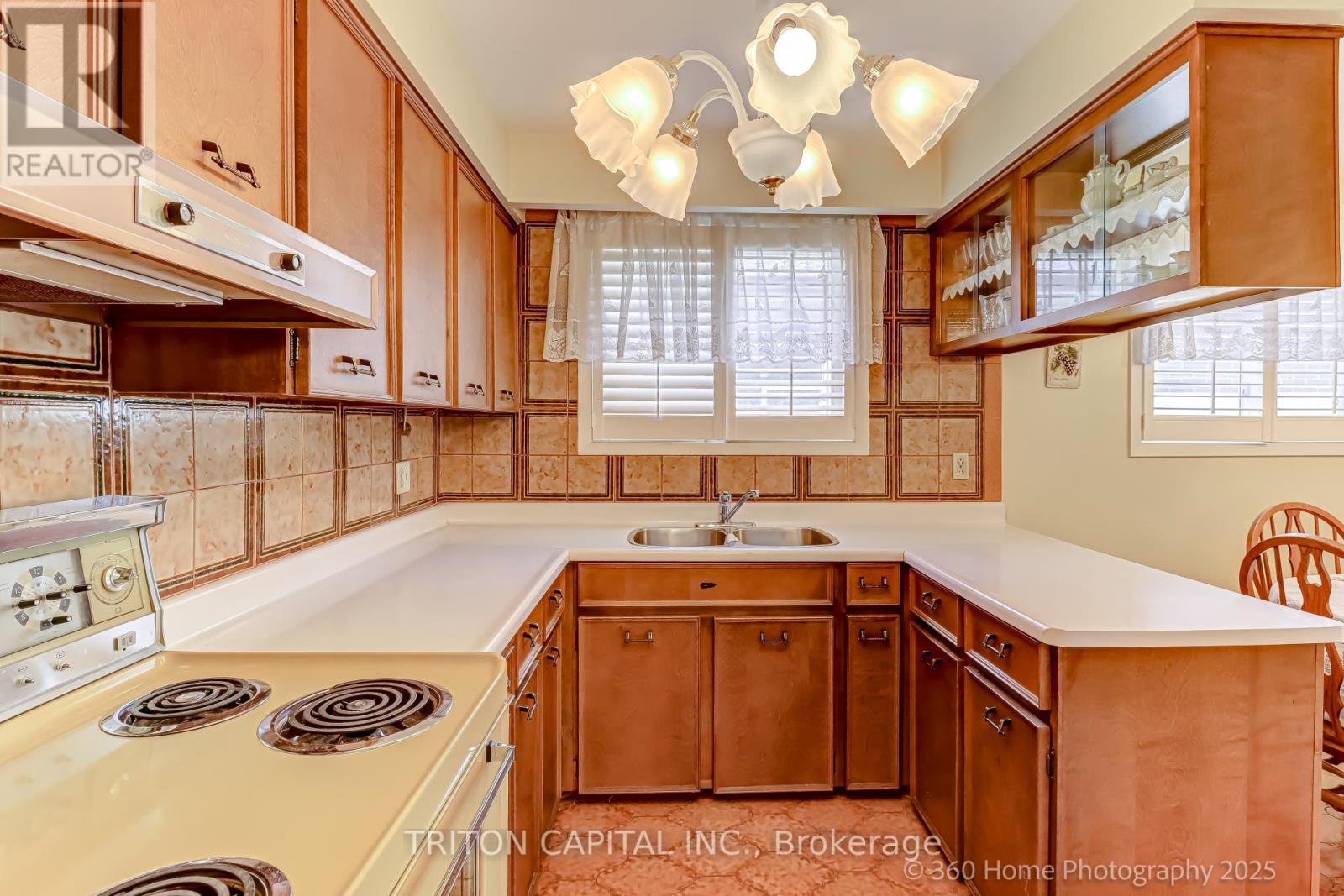 77 Fontainbleau Drive, Toronto (Newtonbrook West), Ontario  M2M 1P1 - Photo 10 - C12098646