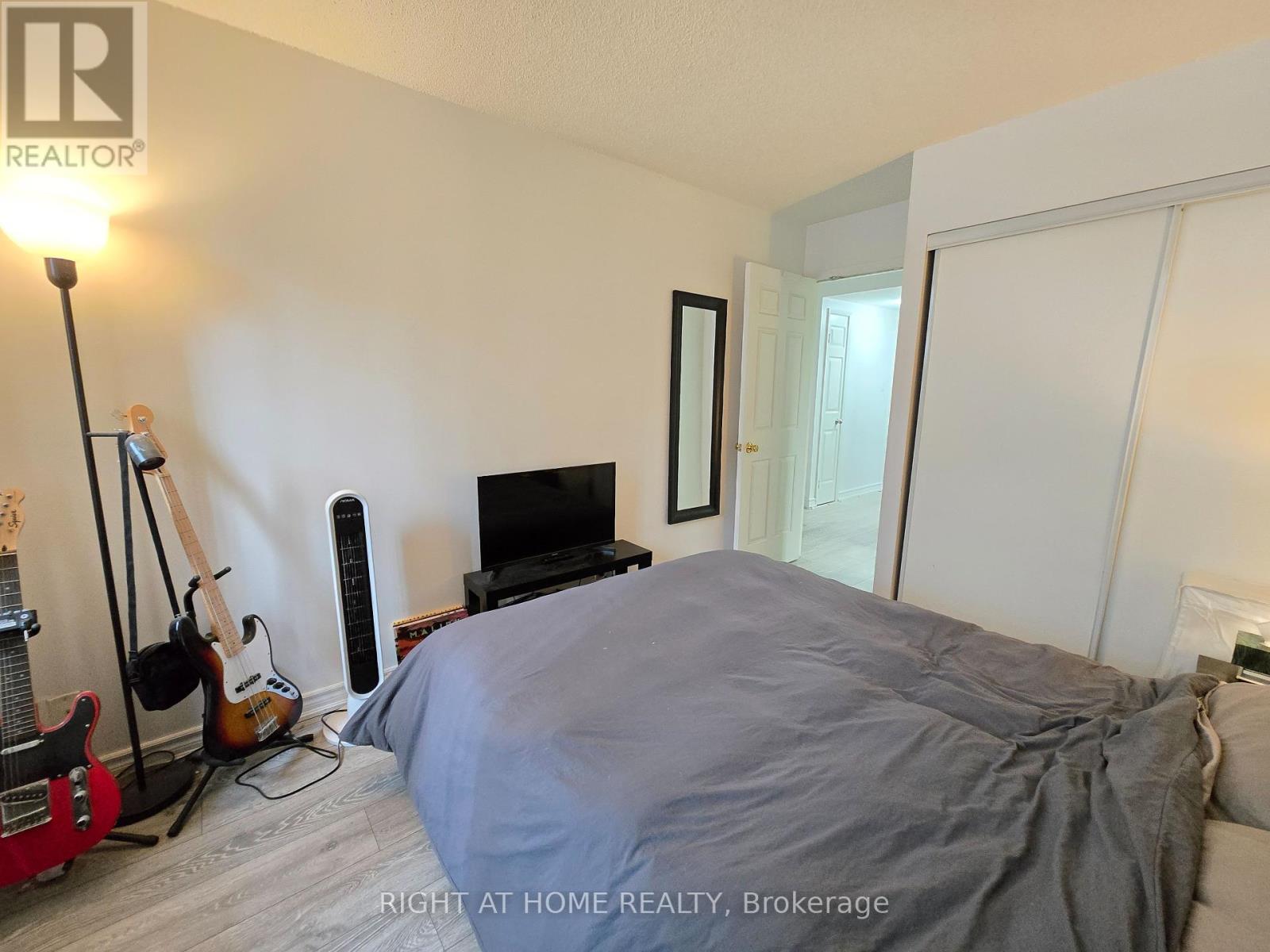 1001 - 44 Gerrard Street W, Toronto (Bay Street Corridor), Ontario  M5G 2K2 - Photo 10 - C12090777