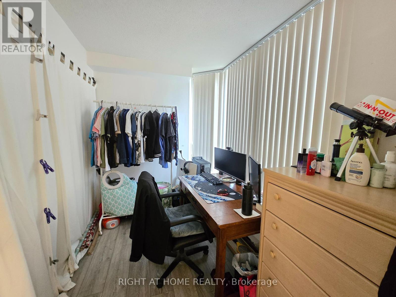 1001 - 44 Gerrard Street W, Toronto (Bay Street Corridor), Ontario  M5G 2K2 - Photo 5 - C12090777