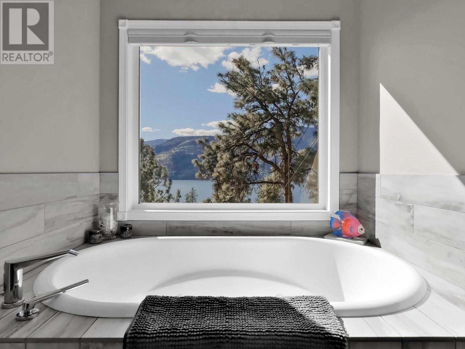 1922 Paly Road Kelowna Photo 42