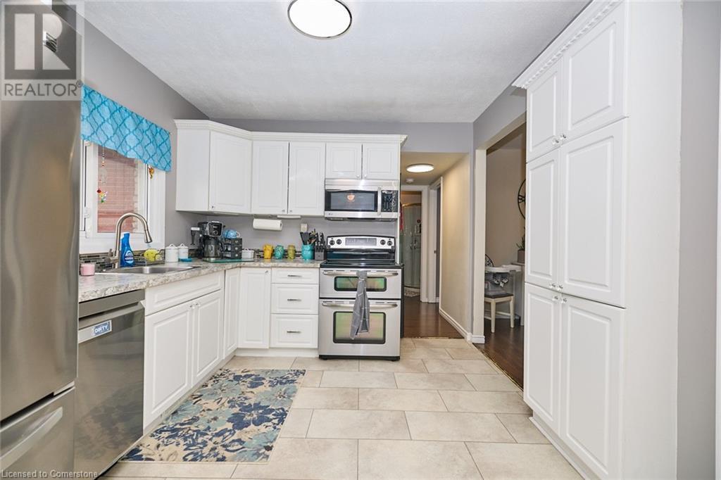 Property at 42 LOUTH Street image 3