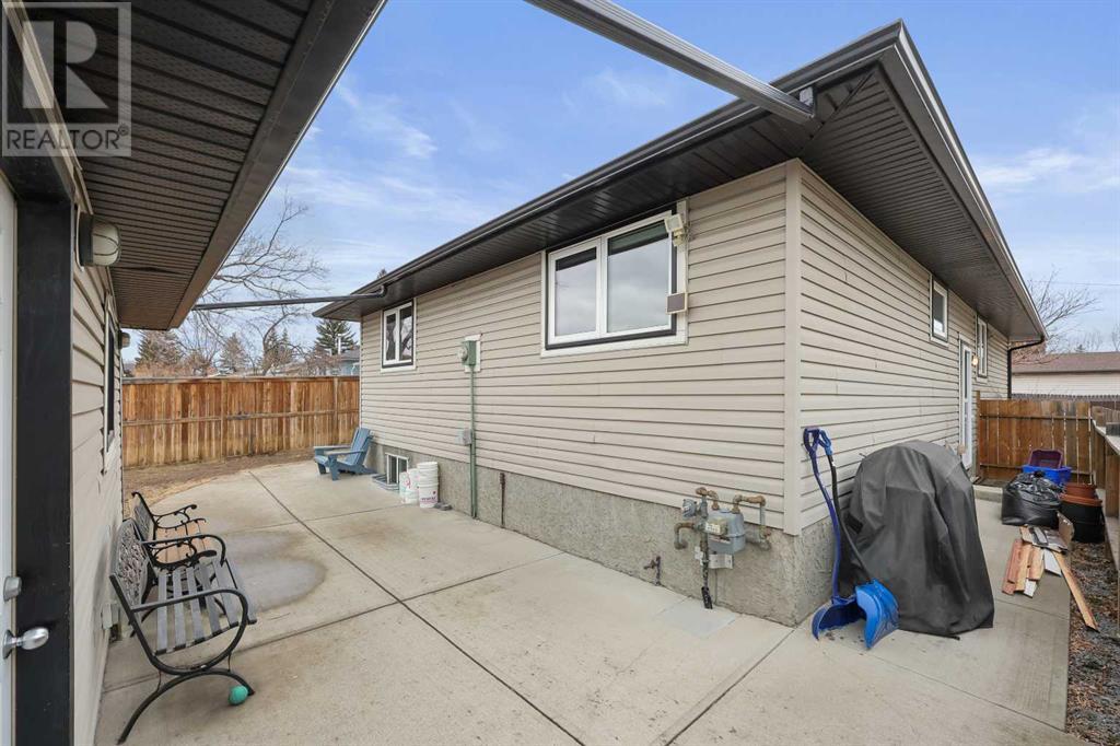 1711 Pinetree Crescent Ne, Calgary, Alberta  T1Y 1L6 - Photo 36 - A2206624