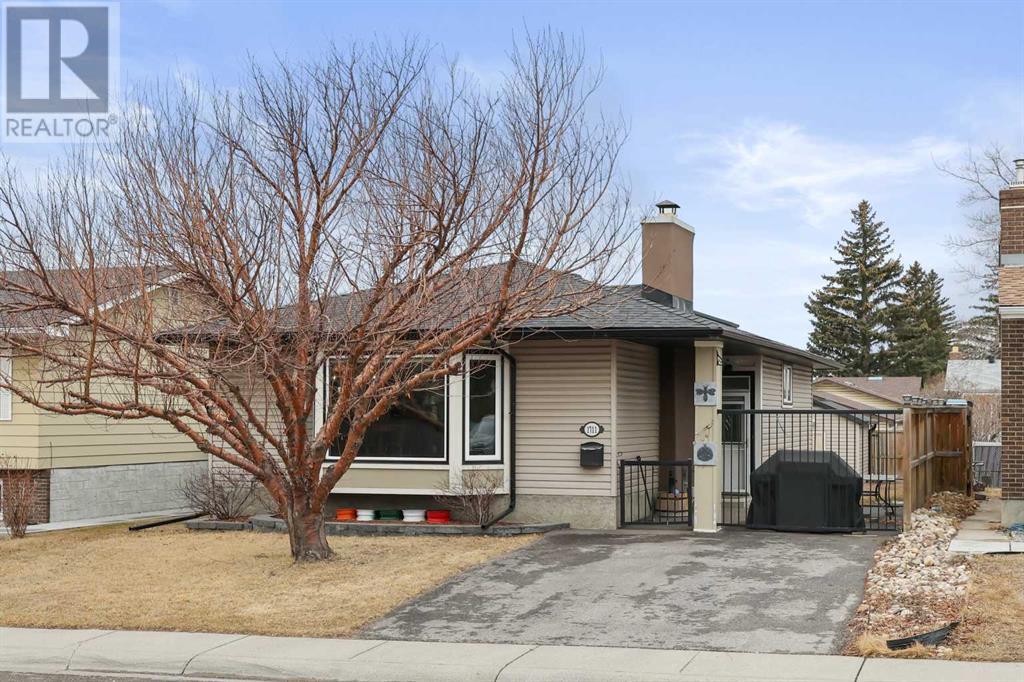1711 Pinetree Crescent Ne, Calgary, Alberta  T1Y 1L6 - Photo 3 - A2206624