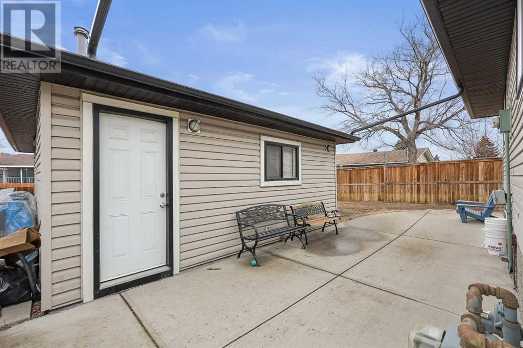 1711 Pinetree Crescent Ne, Calgary, Alberta  T1Y 1L6 - Photo 37 - A2206624