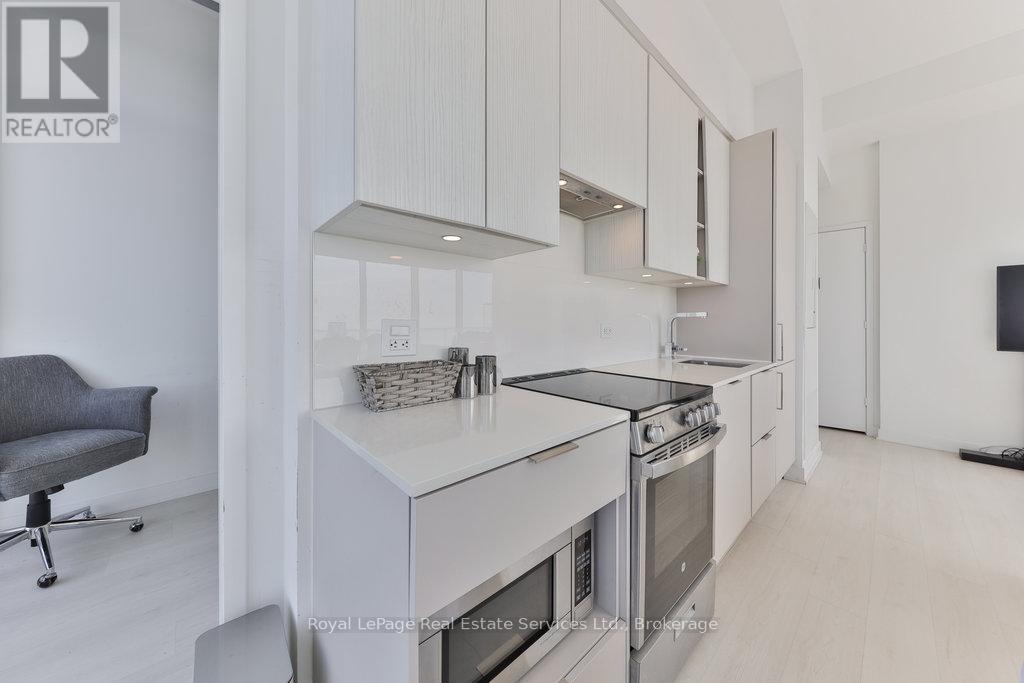 6005 - 3900 Confederation Parkway, Mississauga, Ontario  L5B 0M3 - Photo 11 - W12098743